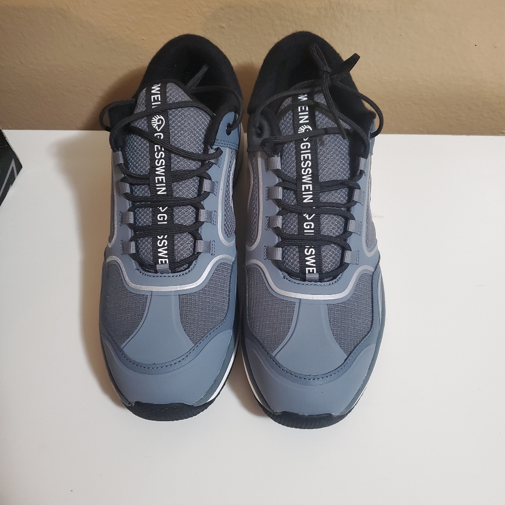 Shoes - Picture 3 of 4